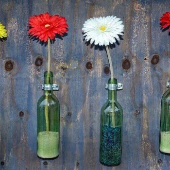 бутилки като саксии - идеи за вертикално озеленяване