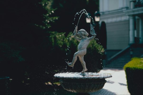 image4 Фонтан в градина на къща. Източник на изображение е Unsplash.